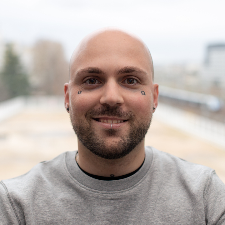 Victor Vivès - Photo - Carré